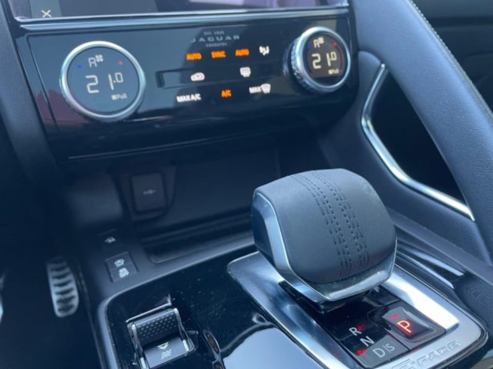 Jaguar E-Pace usata a Livorno (18)