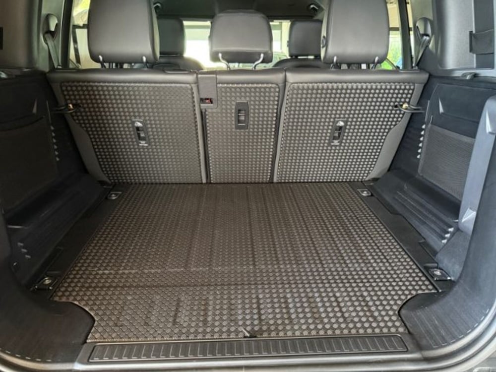 Land Rover Defender usata a Livorno (19)