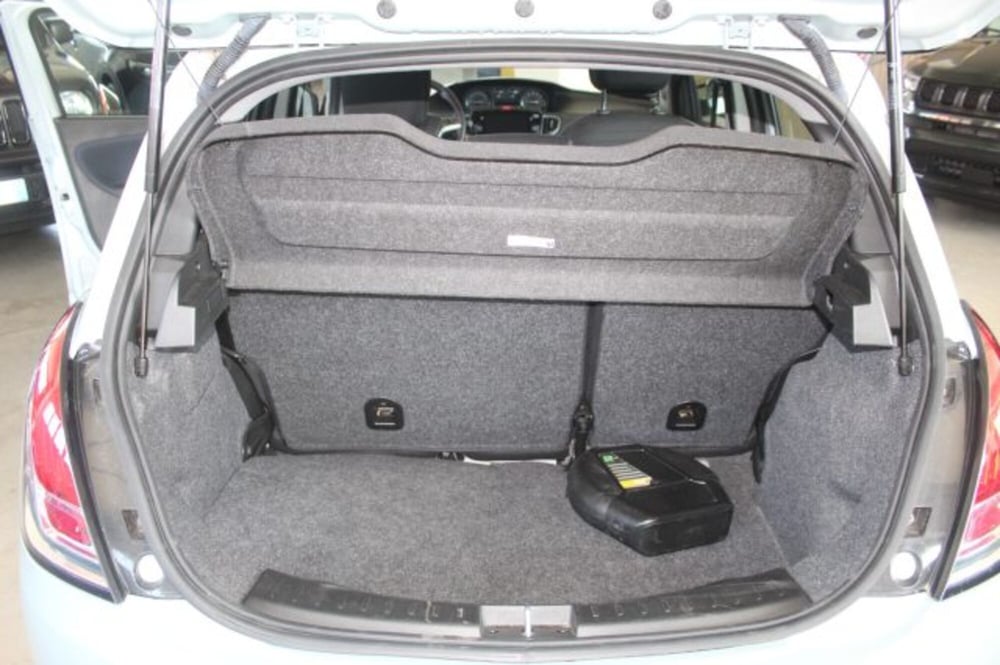 Lancia Ypsilon usata a Terni (10)