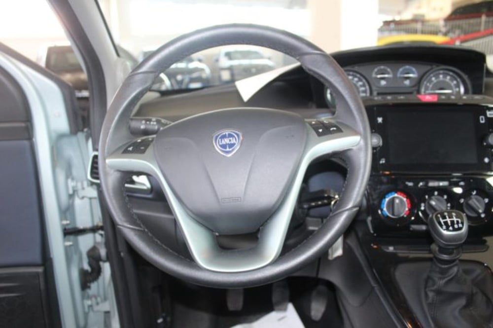 Lancia Ypsilon usata a Terni (12)
