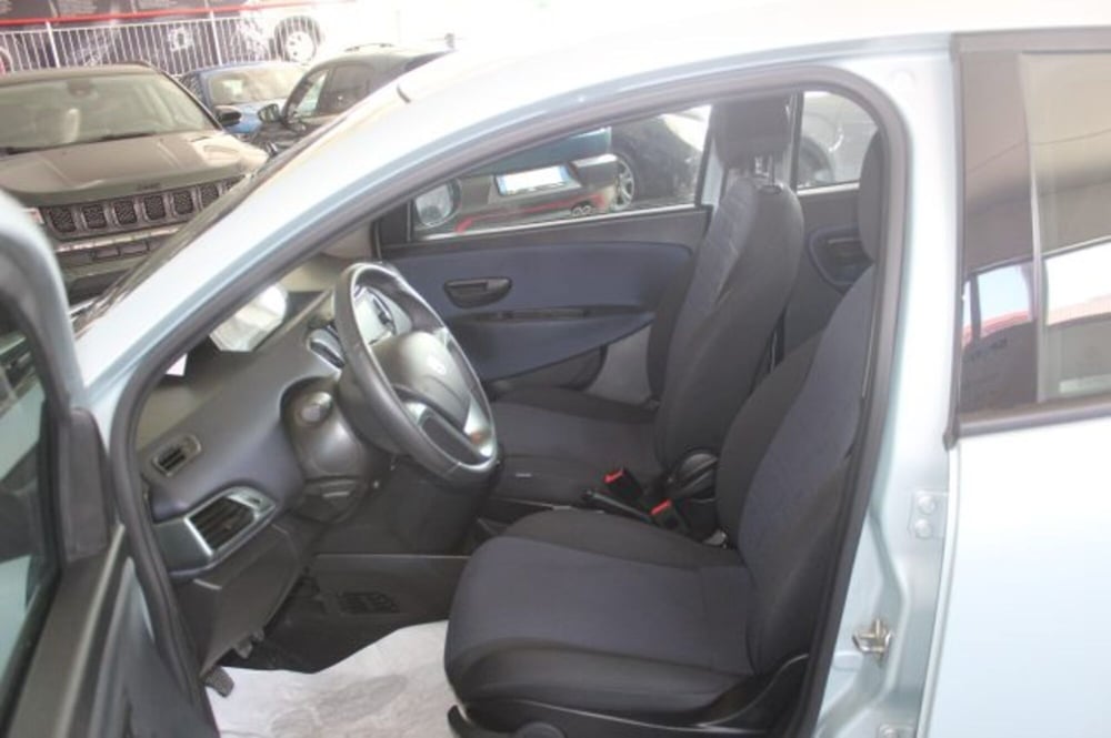 Lancia Ypsilon usata a Terni (7)