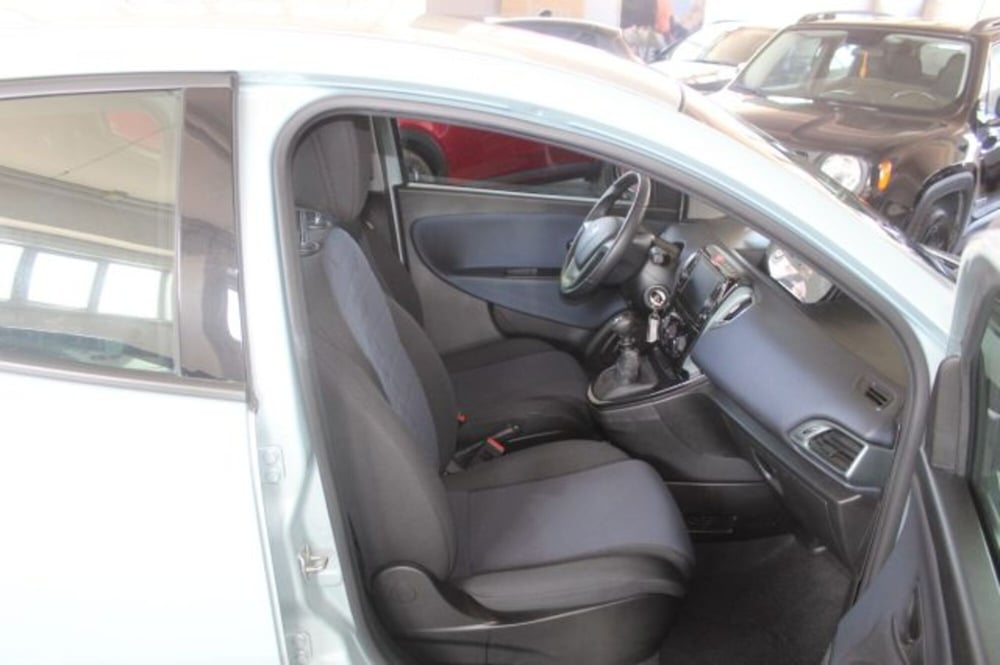 Lancia Ypsilon usata a Terni (8)