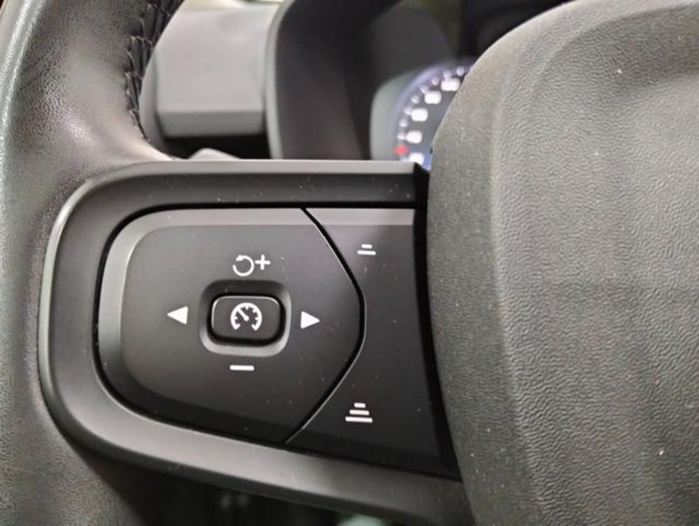 Volvo XC40 usata a Como (11)