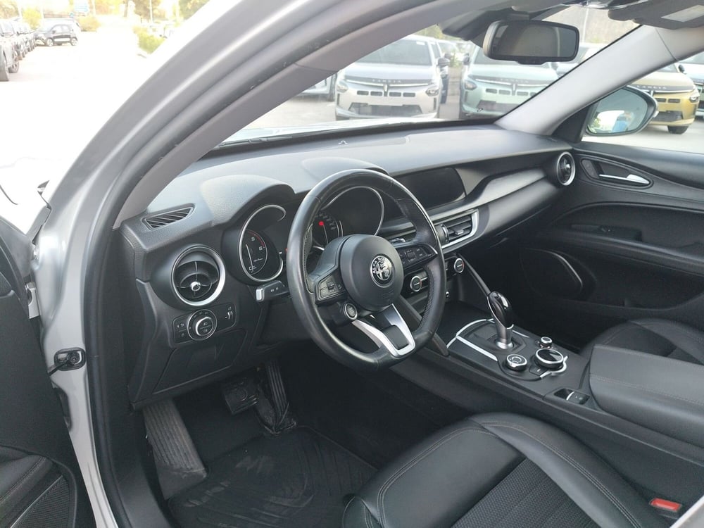 Alfa Romeo Stelvio usata a Matera (11)