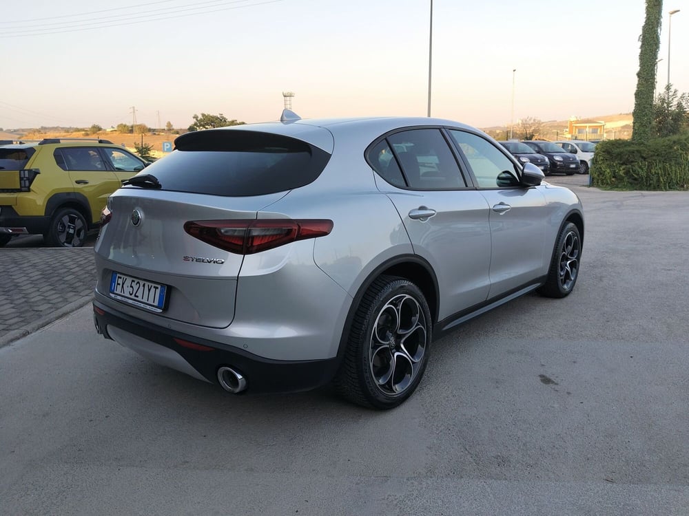 Alfa Romeo Stelvio usata a Matera (6)