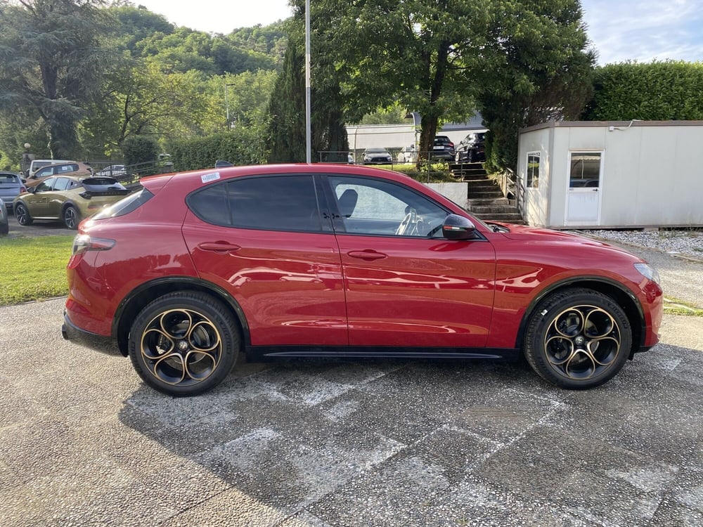 Alfa Romeo Stelvio nuova a La Spezia (4)