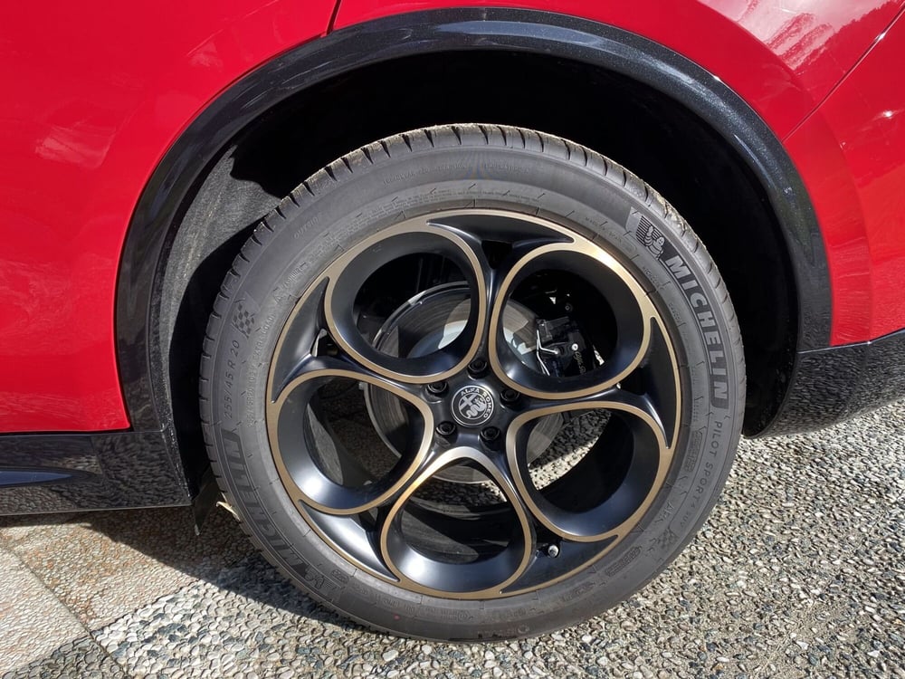 Alfa Romeo Stelvio nuova a La Spezia (9)