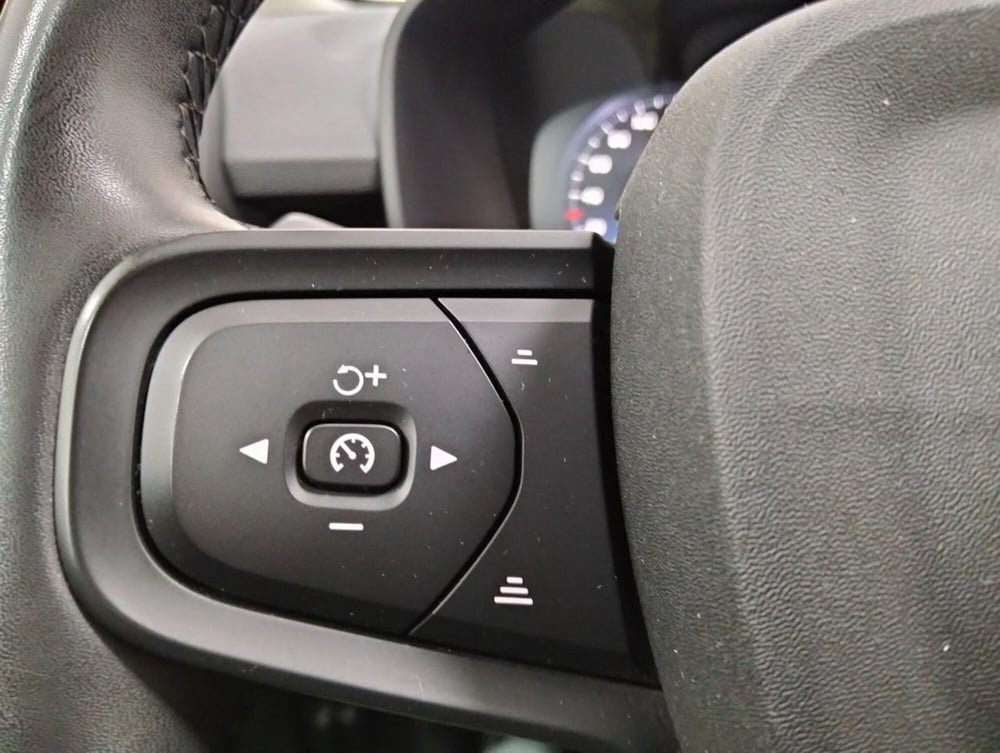 Volvo XC40 usata a Como (11)