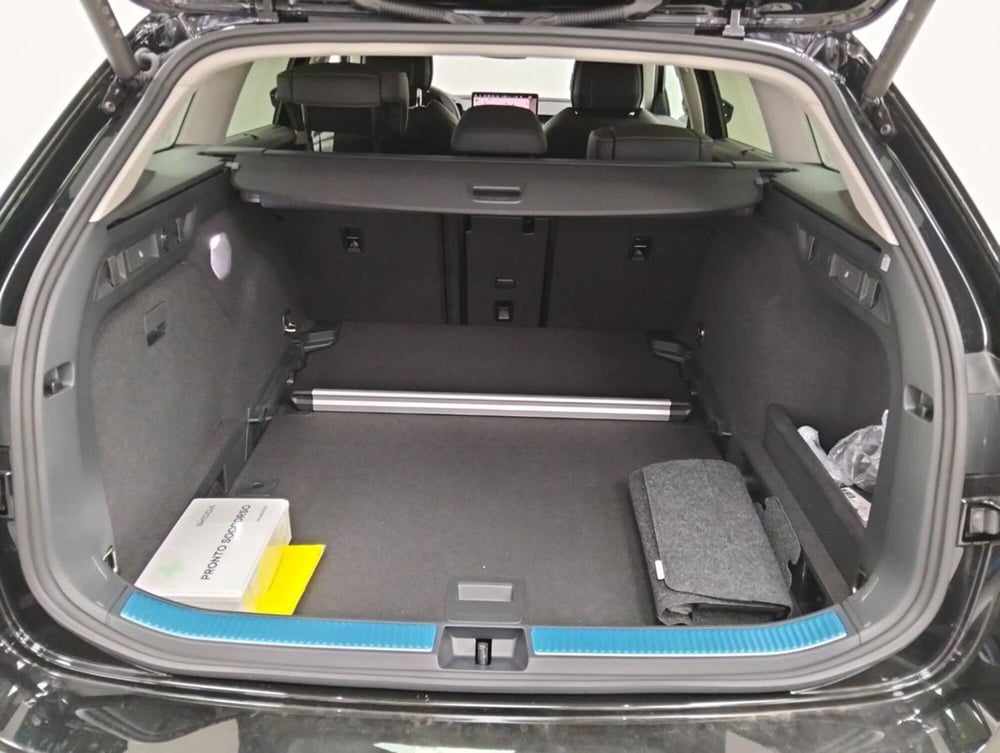 Skoda Superb Station Wagon nuova a Como (20)