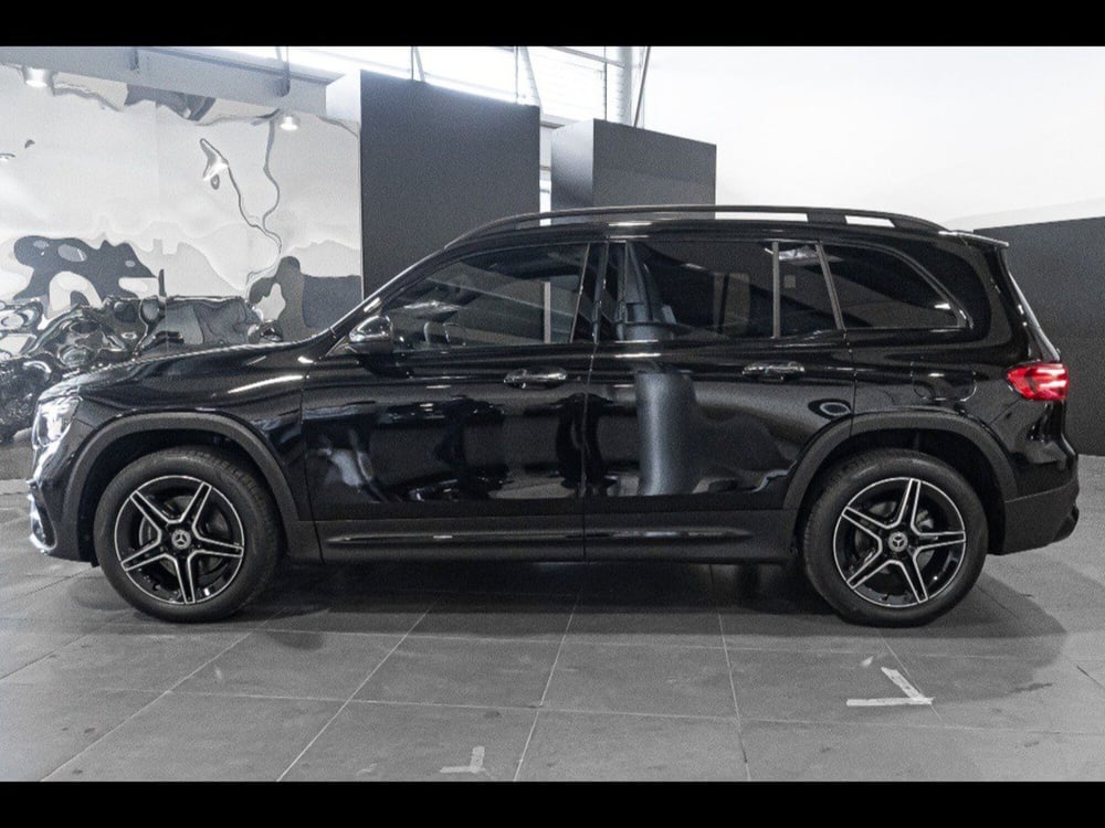 Mercedes-Benz GLB nuova a Macerata (5)