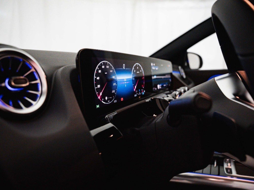 Mercedes-Benz GLA SUV nuova a Macerata (13)