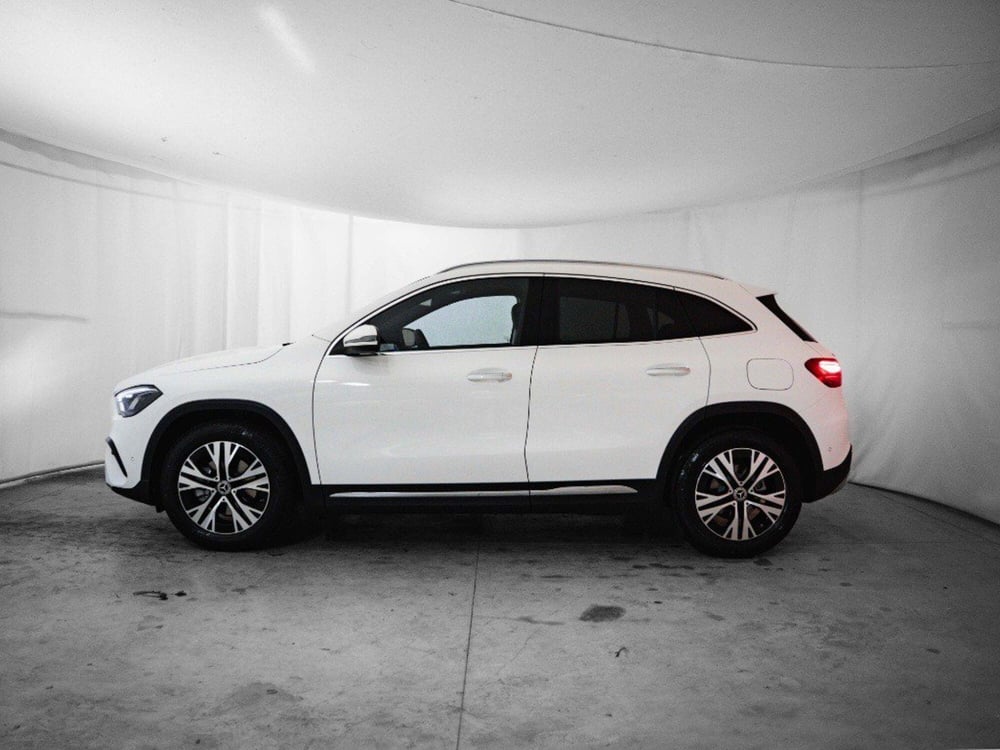 Mercedes-Benz GLA SUV nuova a Macerata (2)