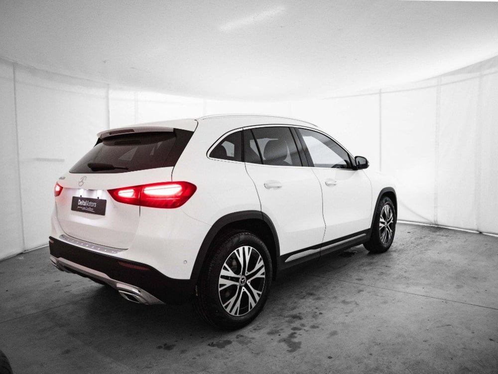 Mercedes-Benz GLA SUV nuova a Macerata (4)