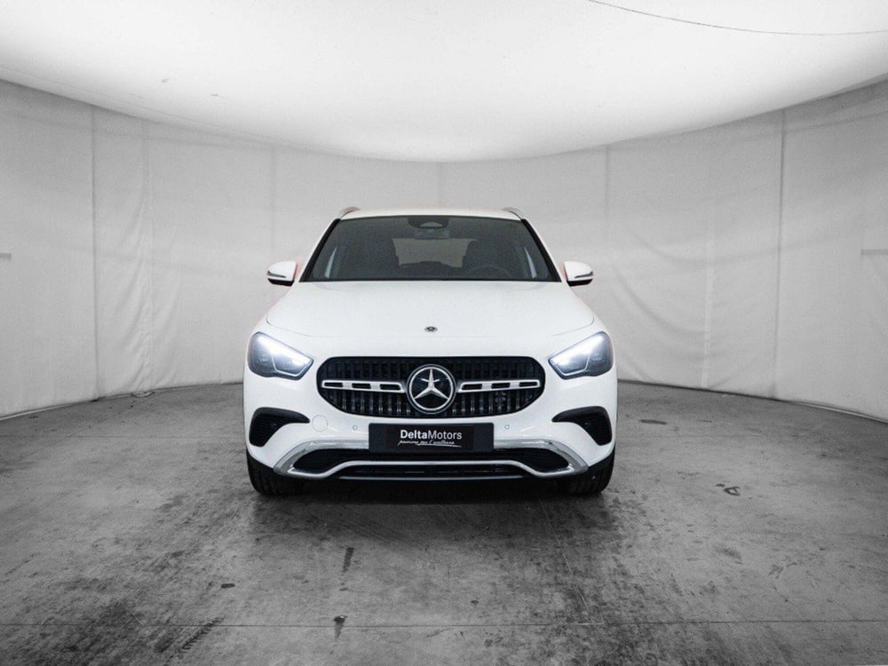Mercedes-Benz GLA SUV nuova a Macerata (5)