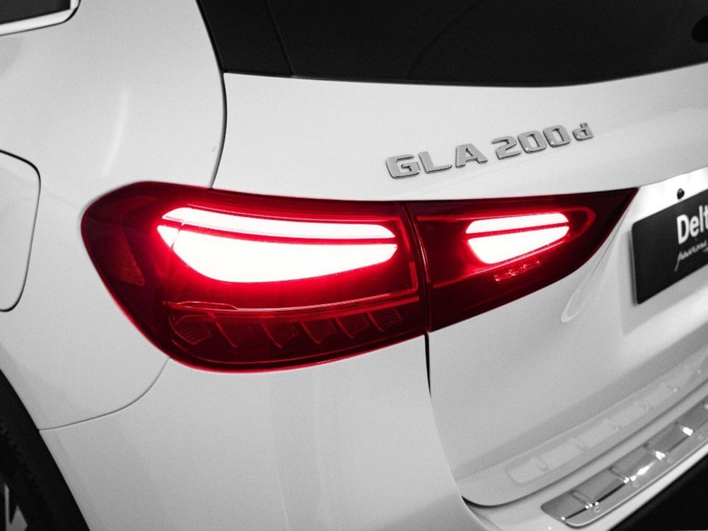 Mercedes-Benz GLA SUV nuova a Macerata (7)