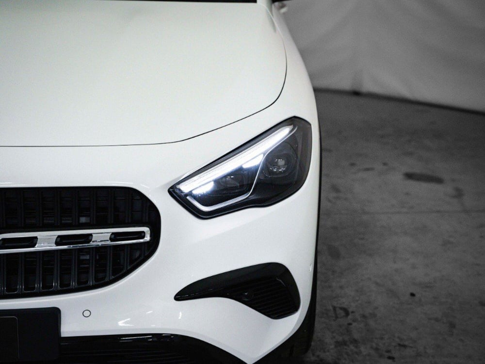 Mercedes-Benz GLA SUV nuova a Macerata (10)