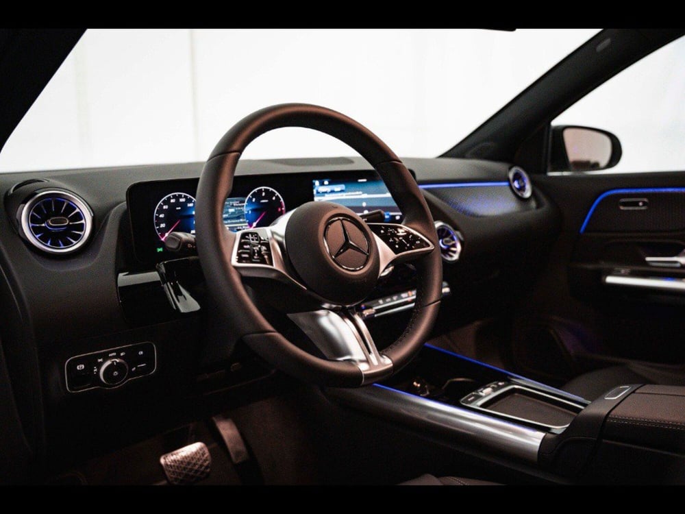 Mercedes-Benz GLA SUV nuova a Macerata (11)