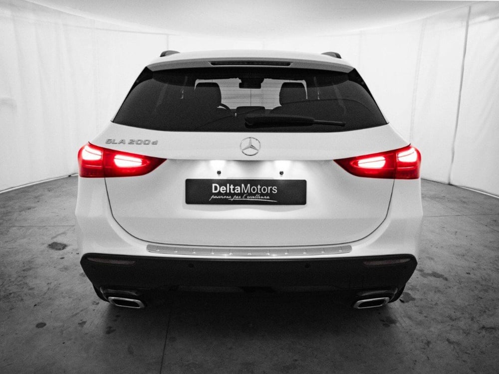 Mercedes-Benz GLA SUV nuova a Macerata (5)