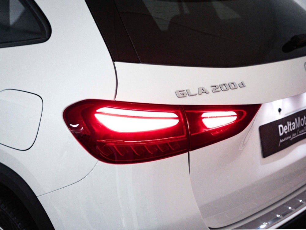Mercedes-Benz GLA SUV nuova a Macerata (8)