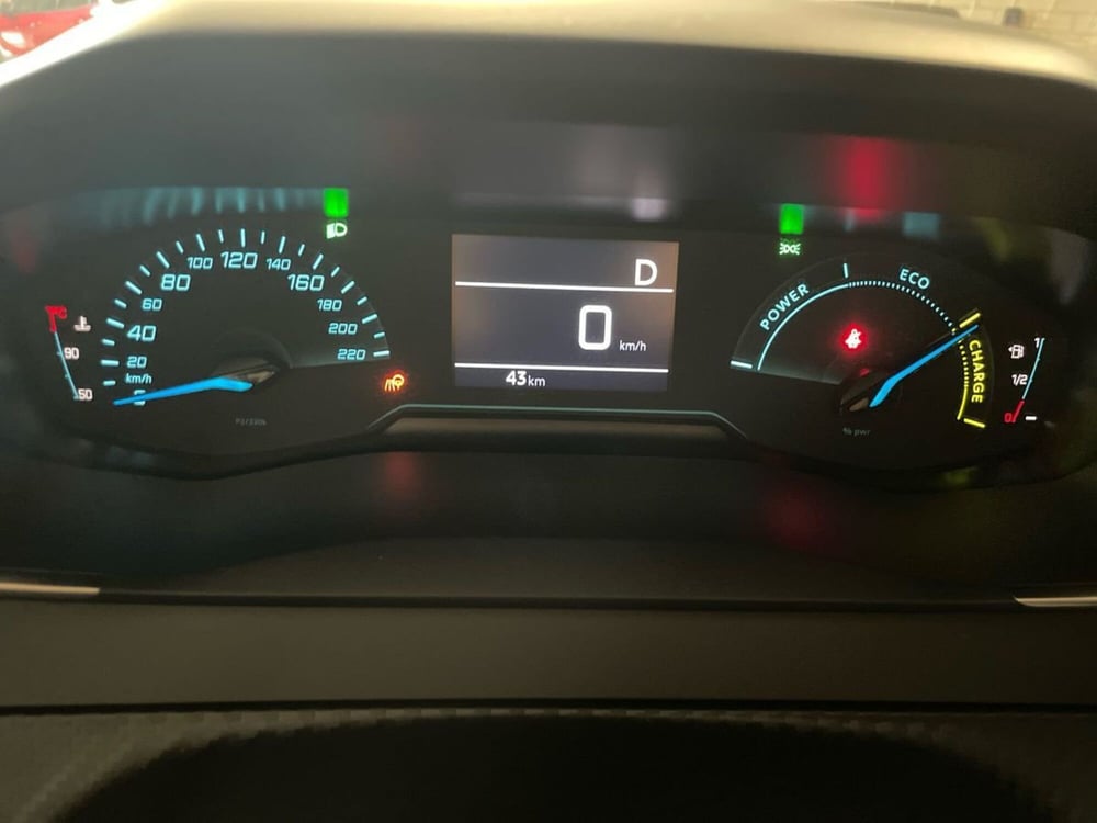 Peugeot 208 nuova a Salerno (12)