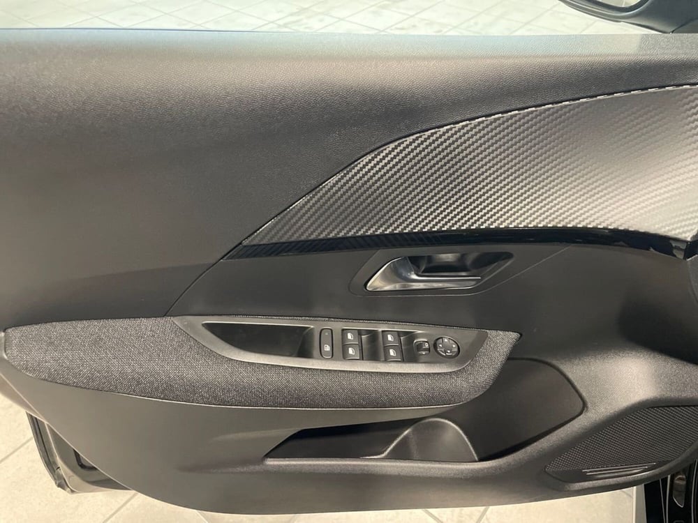 Peugeot 208 nuova a Salerno (13)