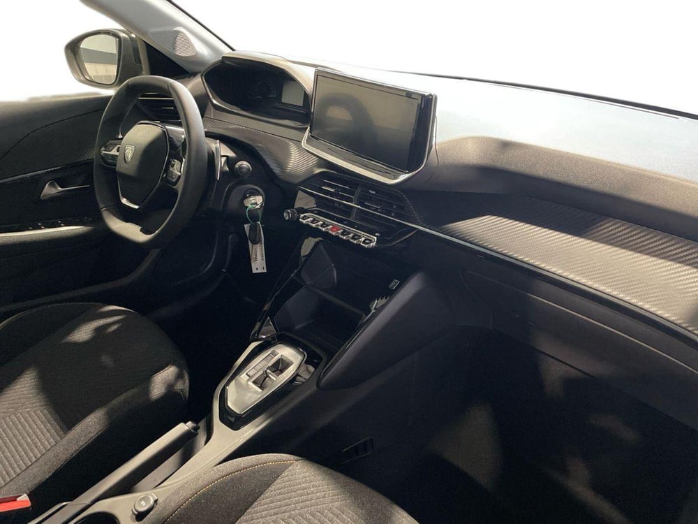 Peugeot 208 nuova a Salerno (15)