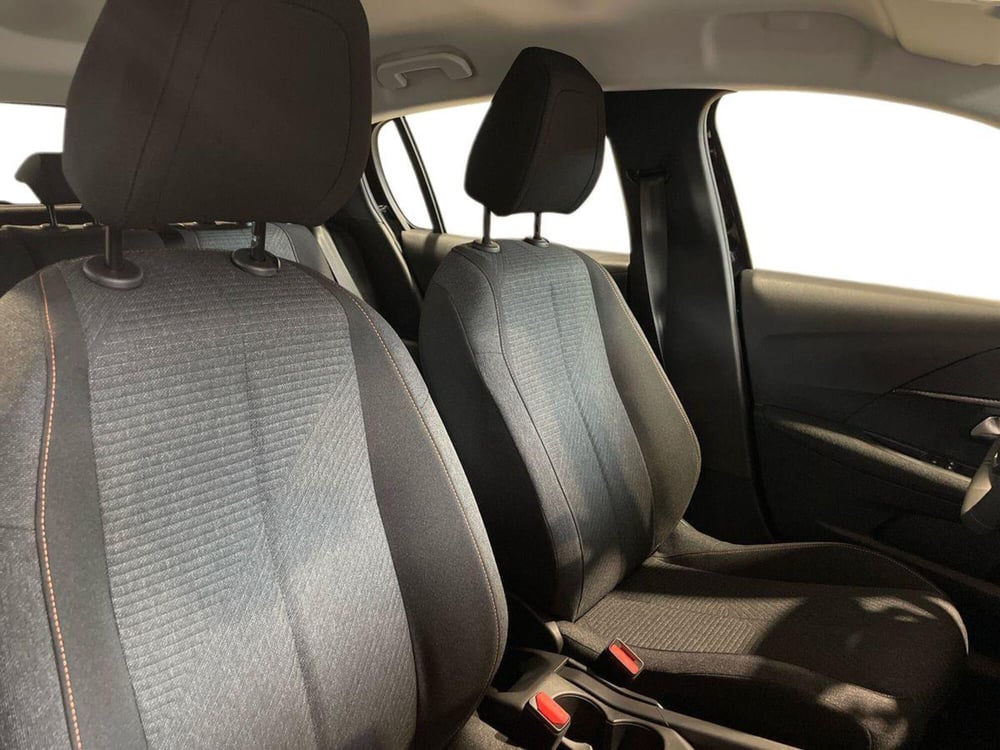Peugeot 208 nuova a Salerno (16)