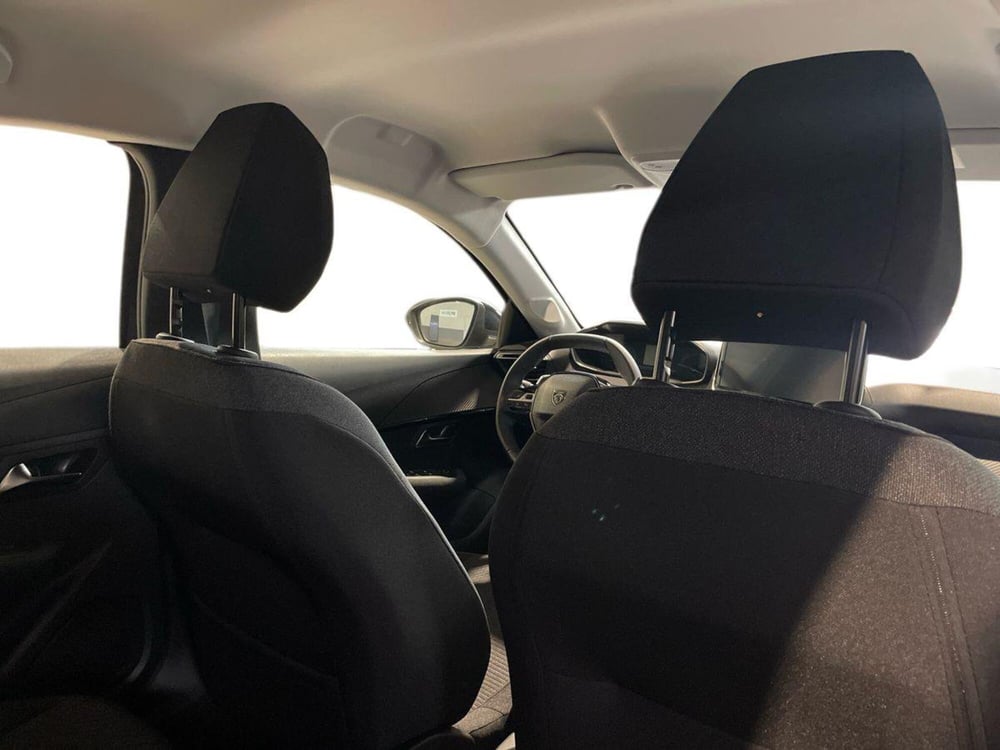 Peugeot 208 nuova a Salerno (17)