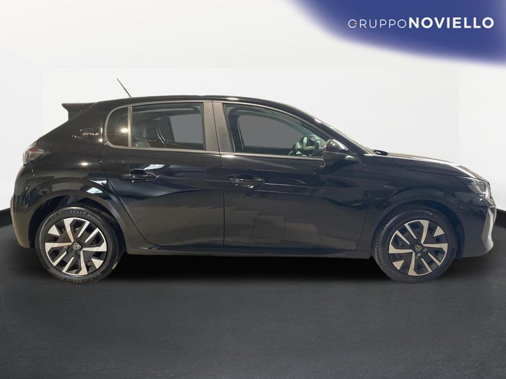 Peugeot 208 nuova a Salerno (3)