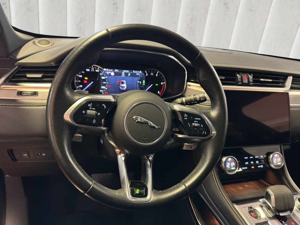 Jaguar F-Pace usata a Milano (15)