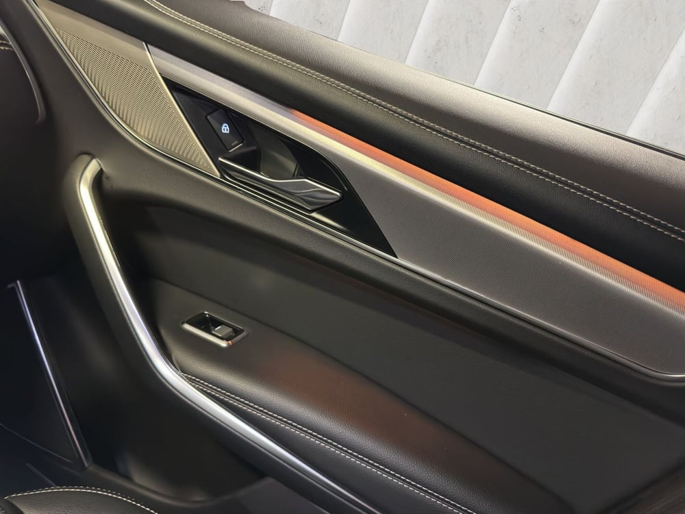 Jaguar F-Pace usata a Milano (17)