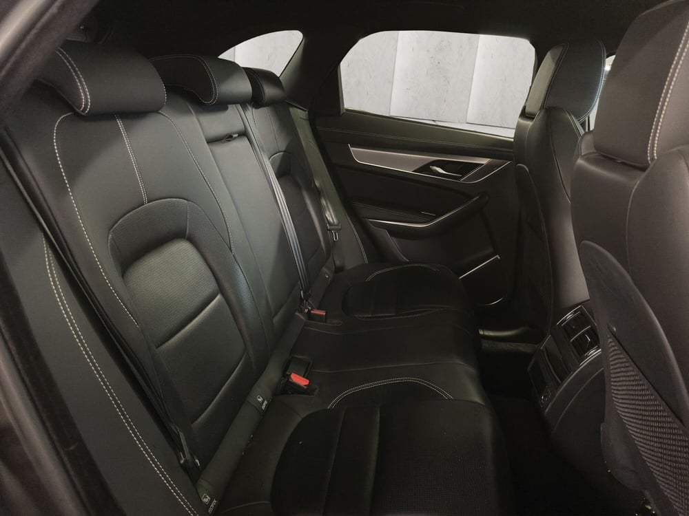 Jaguar F-Pace usata a Milano (5)