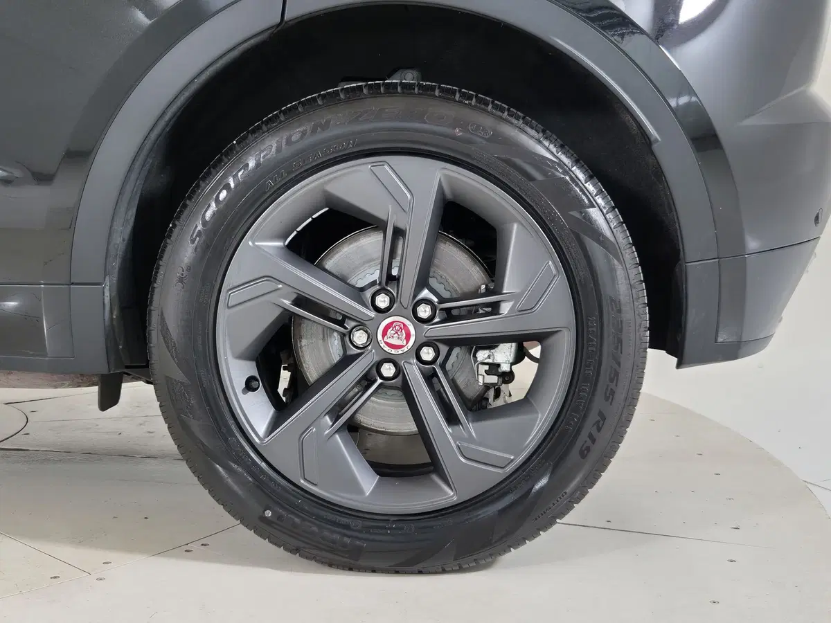 Jaguar E-Pace usata a Torino (8)