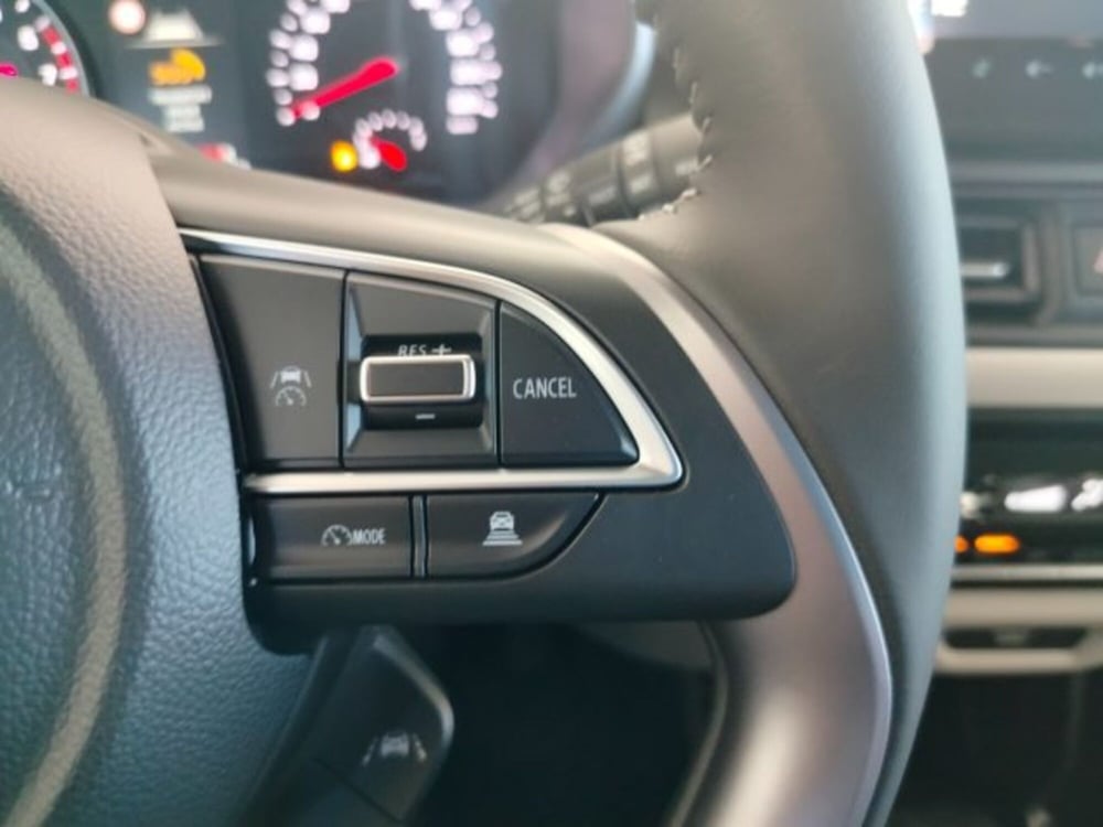 Suzuki Swift nuova a Oristano (15)
