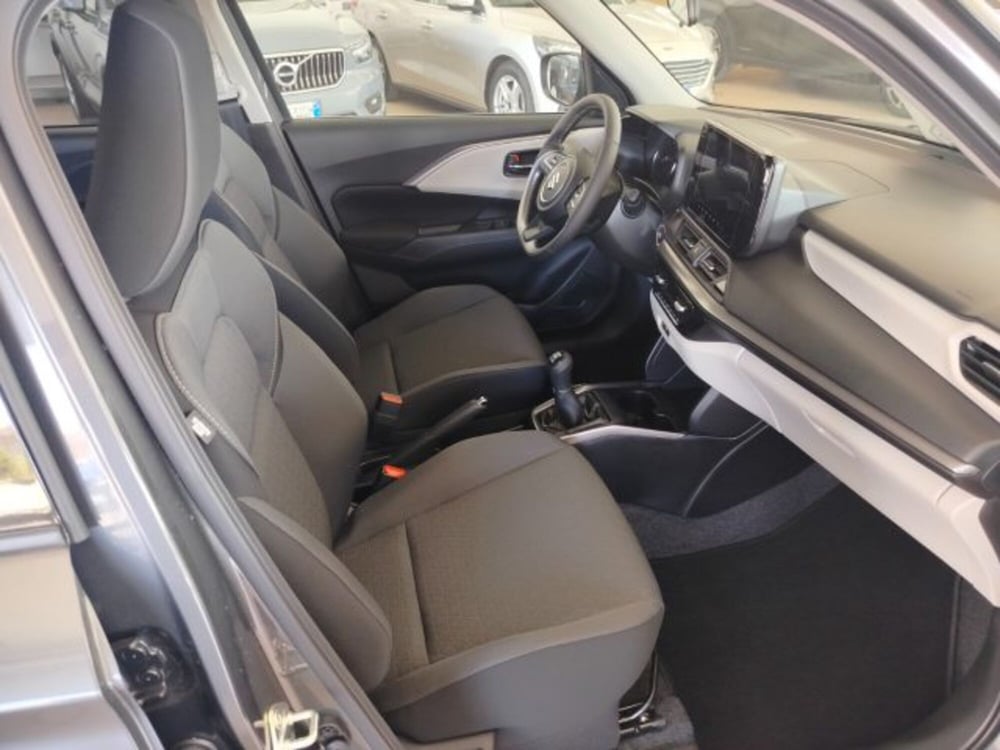 Suzuki Swift nuova a Oristano (9)