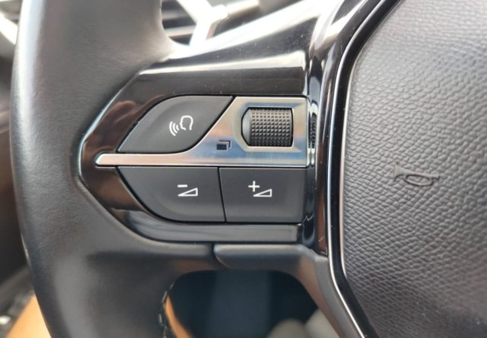 Peugeot 5008 usata a Oristano (13)