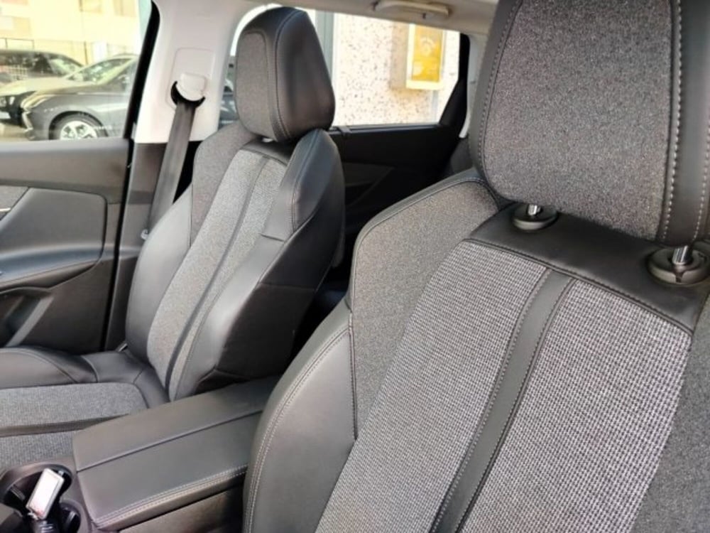 Peugeot 5008 usata a Oristano (17)