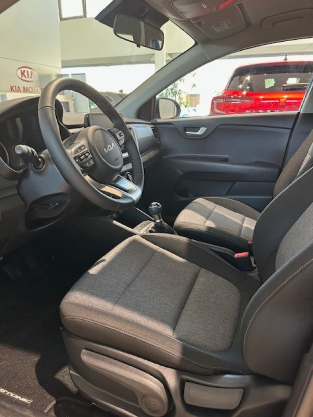 Kia Stonic nuova a Novara (3)