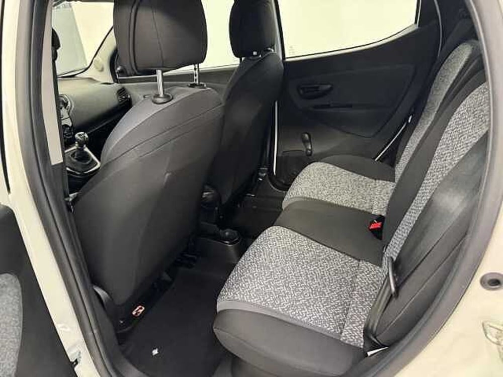 Lancia Ypsilon usata a Brescia (12)