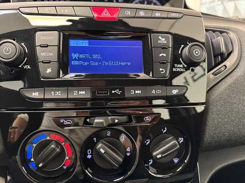 Lancia Ypsilon usata a Brescia (14)