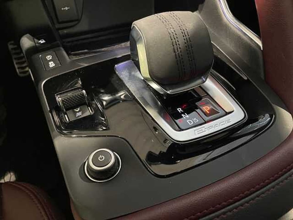 Jaguar E-Pace usata a Ravenna (17)