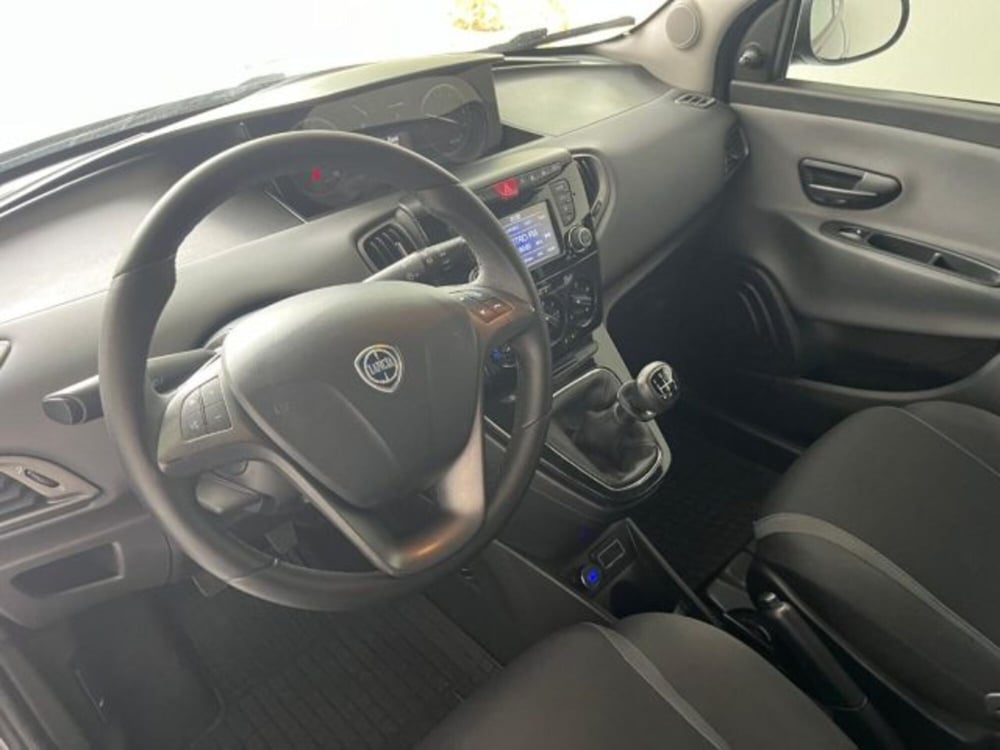 Lancia Ypsilon usata a Trapani (16)