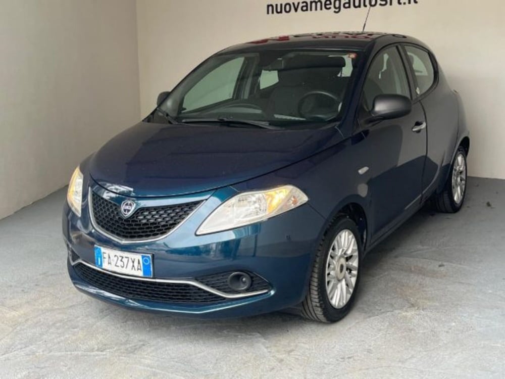Lancia Ypsilon usata a Trapani (4)