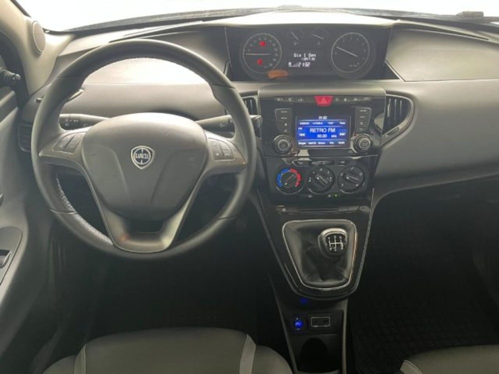 Lancia Ypsilon usata a Trapani (8)