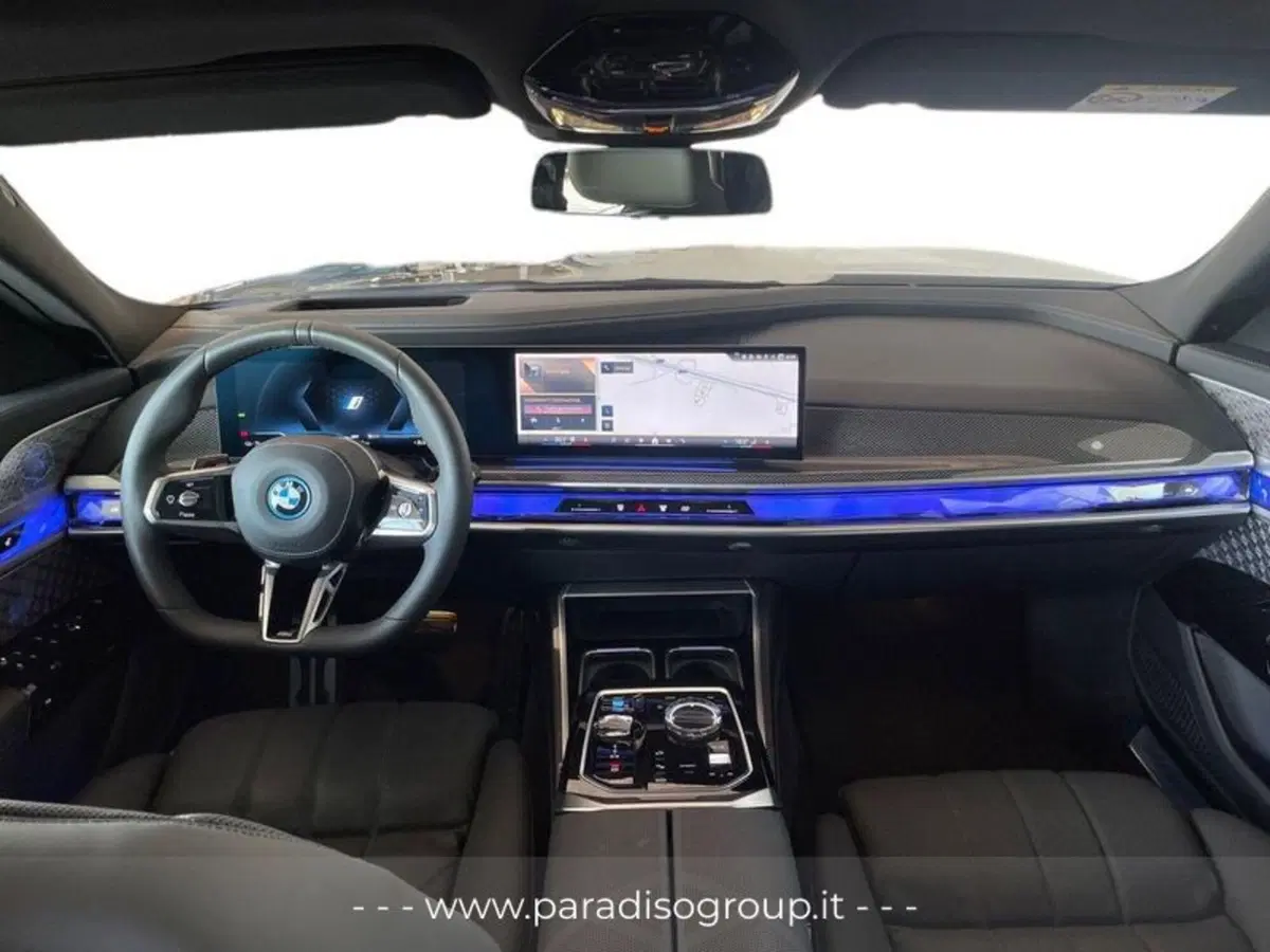 BMW i7 nuova a Catanzaro (13)