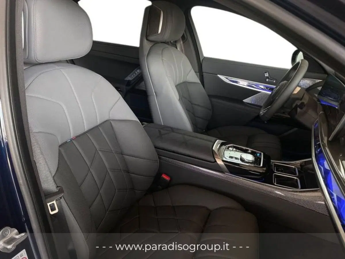 BMW i7 nuova a Catanzaro (14)