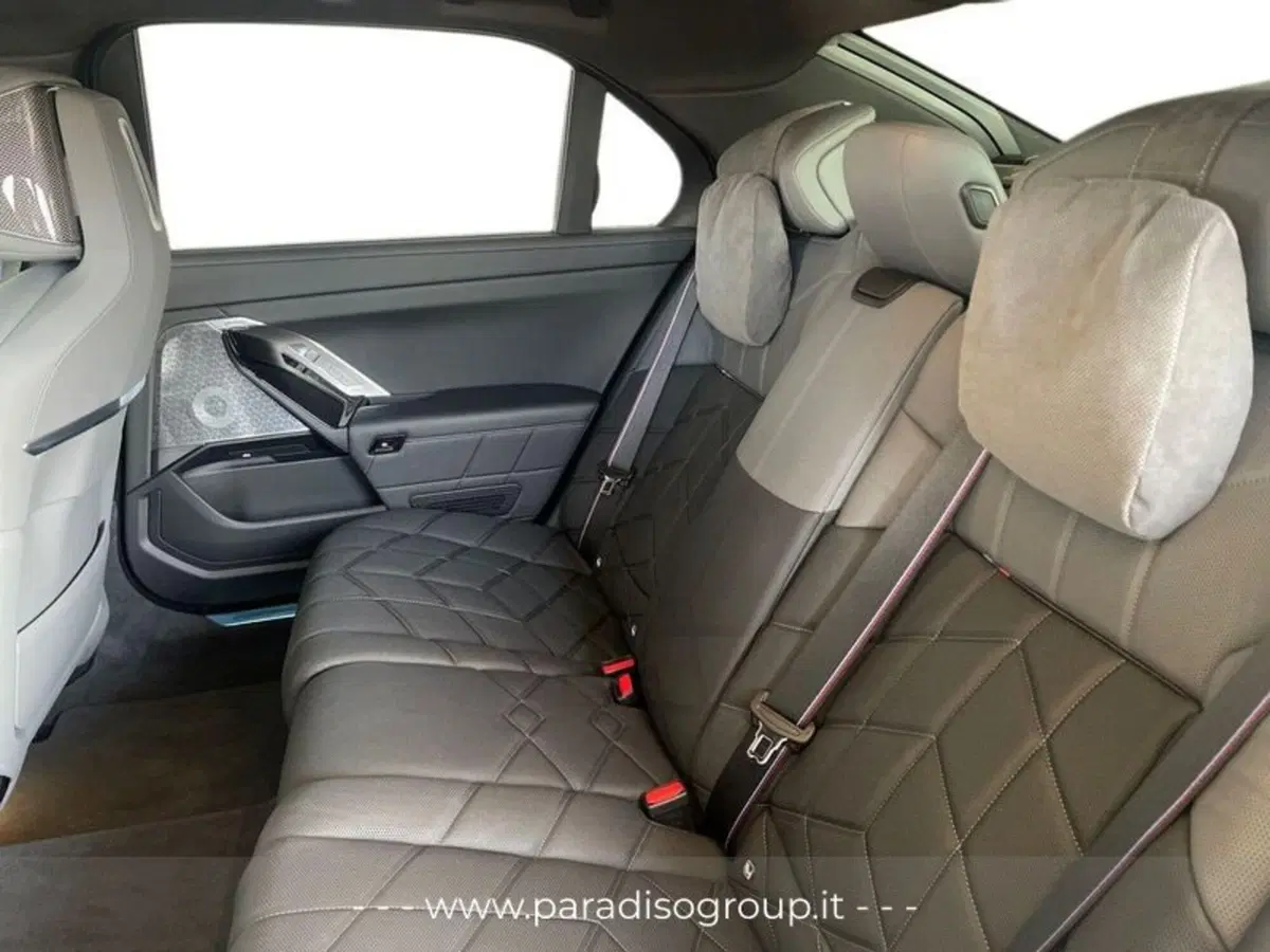 BMW i7 nuova a Catanzaro (20)