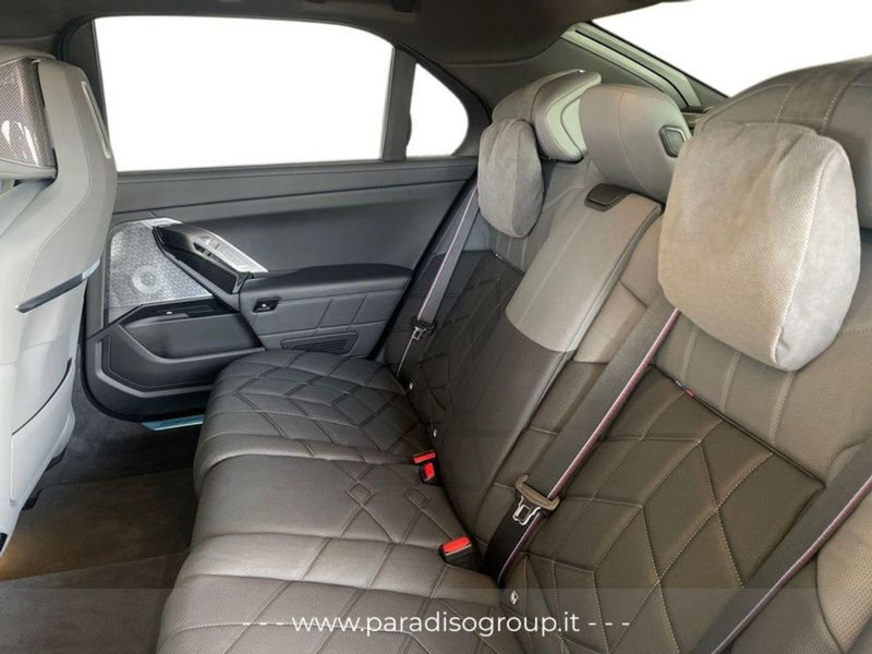 BMW i7 nuova a Catanzaro (20)