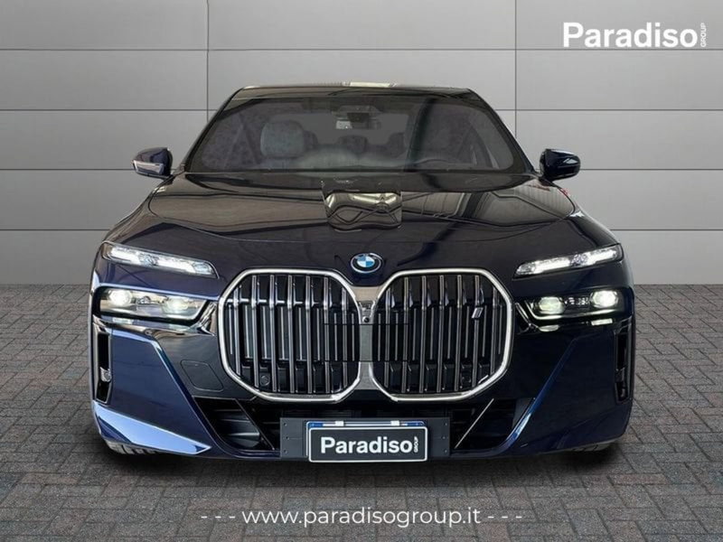 BMW i7 nuova a Catanzaro (3)