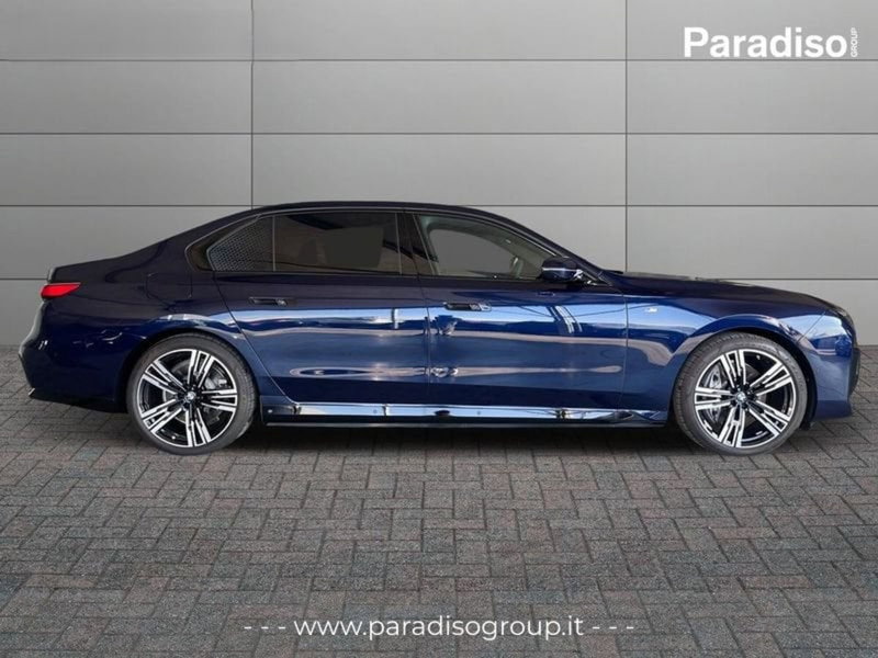 BMW i7 nuova a Catanzaro (5)